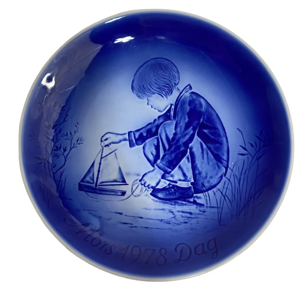 OLD COPENHAGEN BLUE DECORATIVE CHRISTMAS PLATE, vintage 1978 “Dreams”
